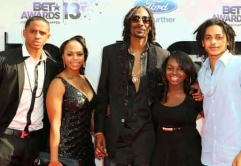 Snoop dogg wife, son and daughter. Whole family of Julian